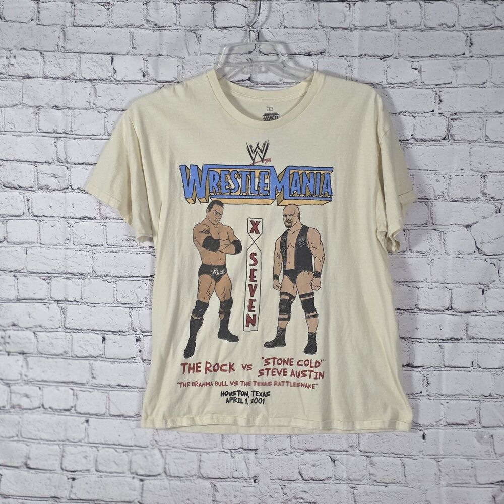 Wrestle Mania Men's Large Beige The Rock vs. Stone Cold‎ Steve Austin T-Shirt